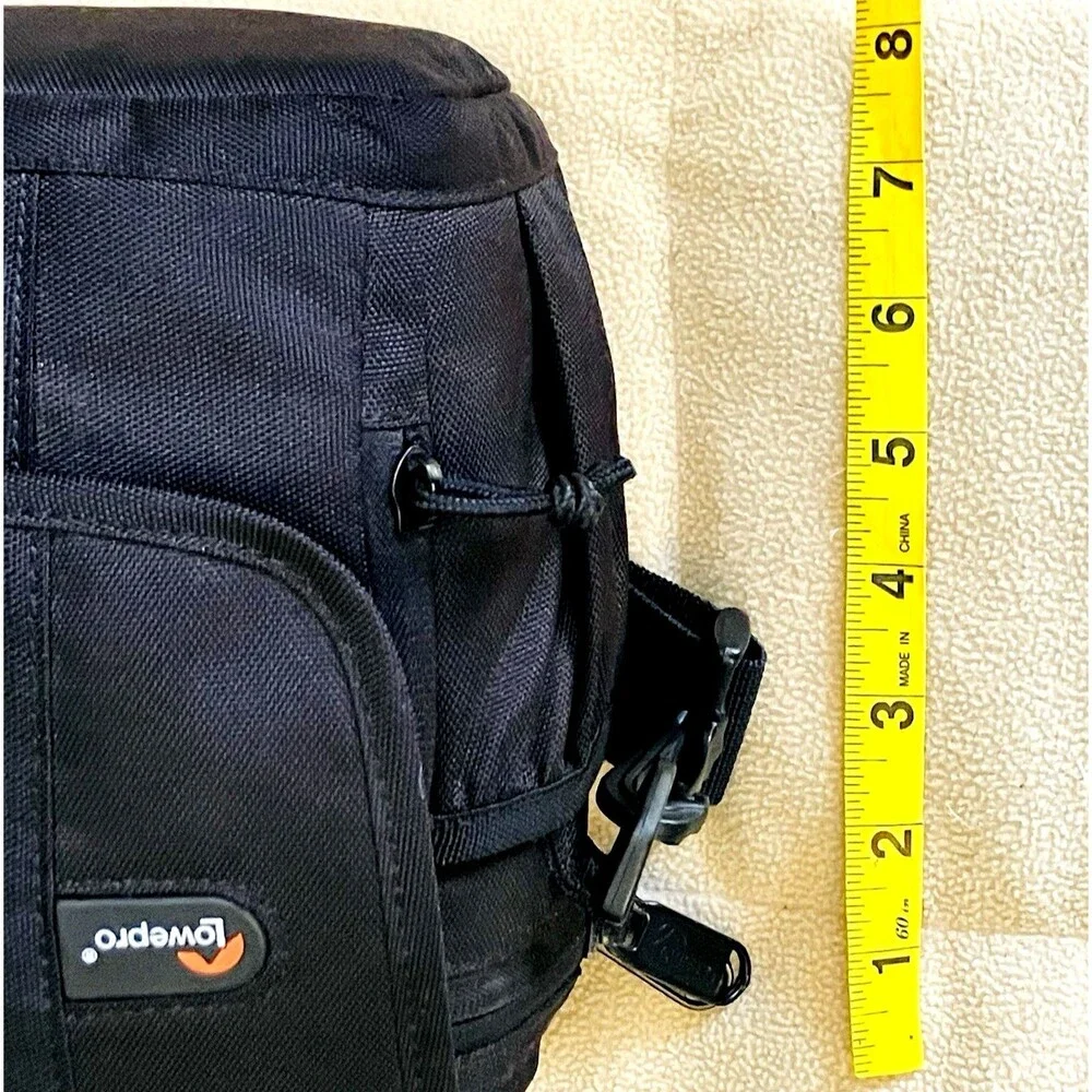 Lowepro Camera Case Adventura 140 Ripstop 8 x 8 in Small Black Padded Strap